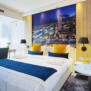 4* מלון Golden Tulip Airport